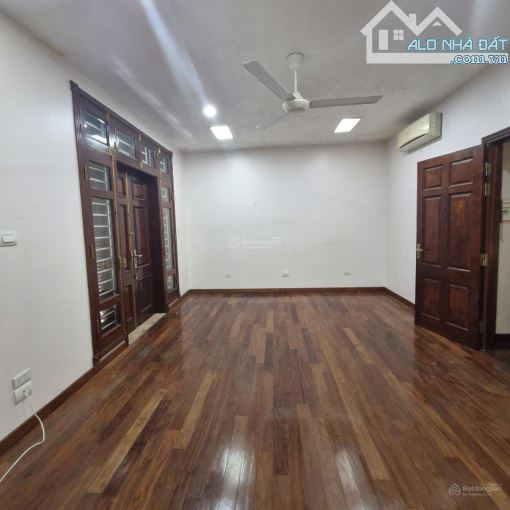 Cho thuê nhà ở Hoàng Công Chất 60m2, 4 tầng, chia 5 phòng rộng