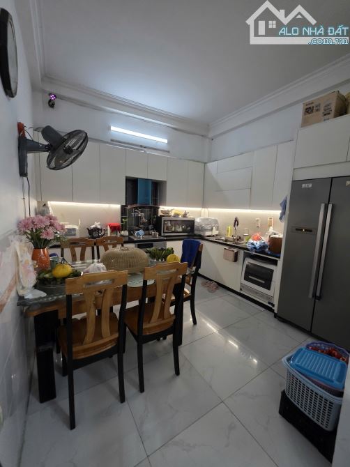 Cho thuê nhà riêng Đại Mỗ, 45 m2 x 3.5 tầng, giá chỉ 8 tr/tháng