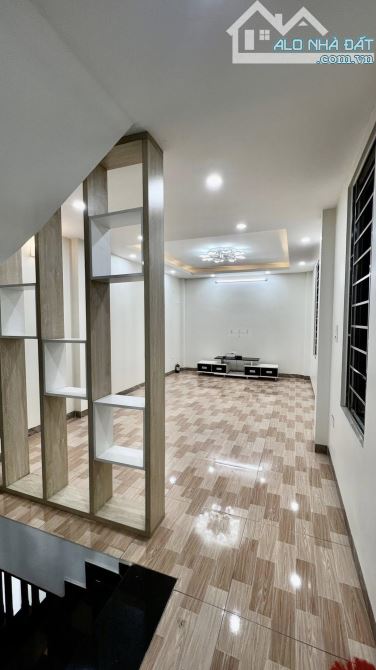 Cho thuê nhà riêng Linh Đàm , Hoàng Mai, ô tô vào nhà 45m2, 5tầng, 14Triệu