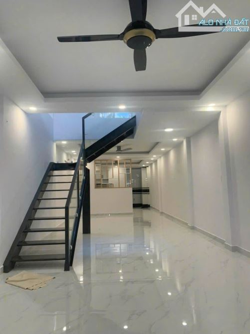 Nhà thuê 1 lầu 3 phòng ngủ hẻm Phạm Văn Đồng, Bình Thạnh