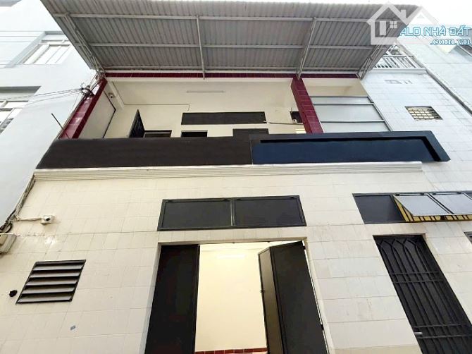 Cho Thuê Nhà Hẻm Xe Hơi Bạch Đằng – 1 Trệt 1 Lầu Sân Thượng, Gần Sân Bay