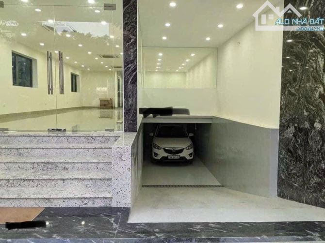 Cho thuê nhà mặt phố Trần Khát Chân, DT 150m2x5 tầng, MT 8m, Giá 230tr
