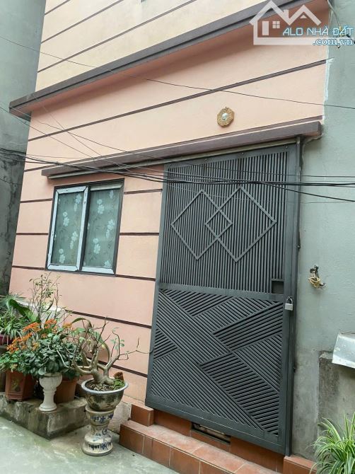 Cho thuê nhà ngõ phố Dương Văn Bé Hai Bà Trưng 30m x 4 tầng, giá 9.5tr/tháng