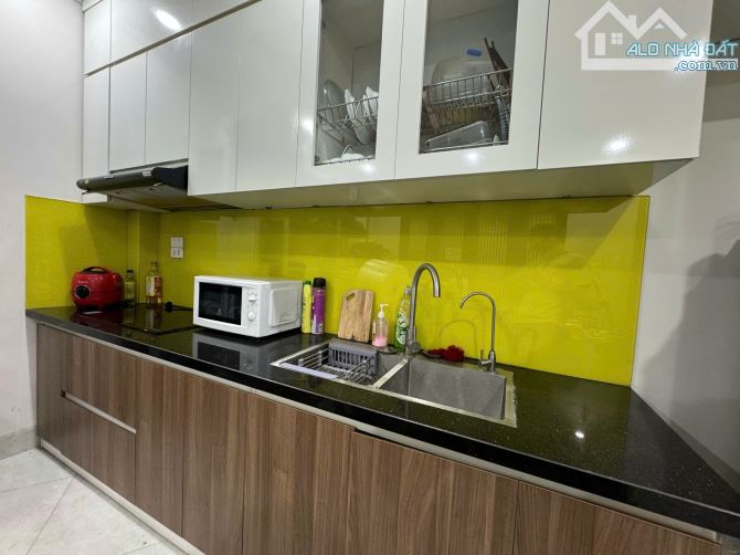 Cho thuê nhà ngõ phố Hoàng Hoa Thám Ba Đình 34m x 5 tầng, 15tr/tháng