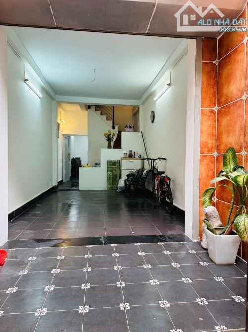 CHO THUÊ TẦNG 1 NHÀ RIÊNG 52.5M² – MẶT TIỀN THOÁNG – NGÕ THỊNH QUANG, ĐỐNG ĐA, HÀ NỘI