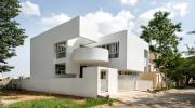 Joshi House - Ngôi nhà màu trắng với những khối hình học đầy thú vị
