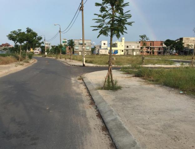 Hiện trạng đường nội bộ khu dân cư Phùng Hưng Đà Nẵng với vỉa hè và nền đất trống