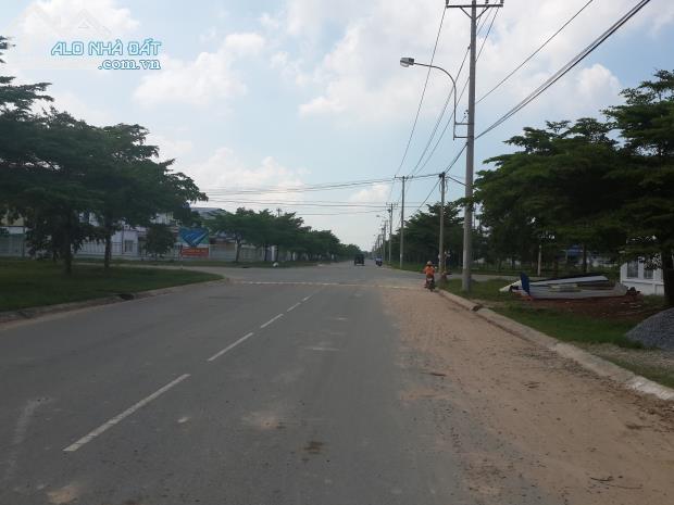 Cho thuê nhà xưởng 5000m2 KCN Tân Đức, Đức Hòa, Long An. LH 0919856899 - 3
