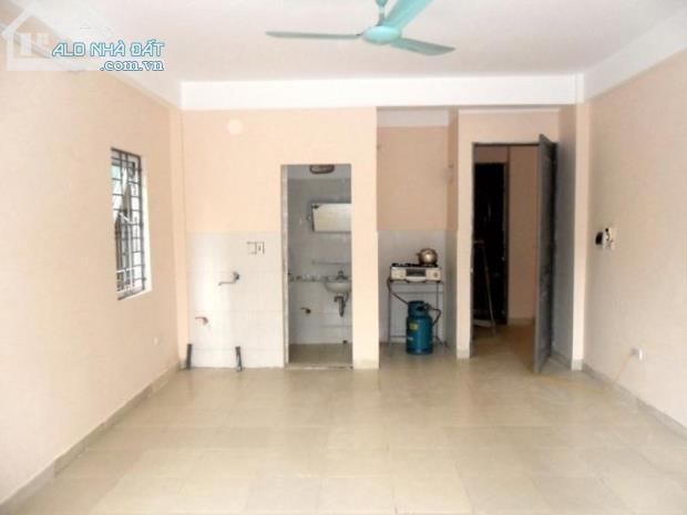 Cho thuê phòng trong ngõ 210 Hoàng Quốc Việt gần trương ĐH Điện Lực.