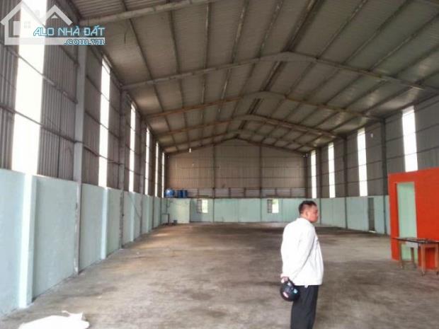 CHO THUÊ NHÀ XƯỞNG QUẬN 12. DT: 500M2 GIÁ 20TR, 1800M2 GIÁ 60TR - 3
