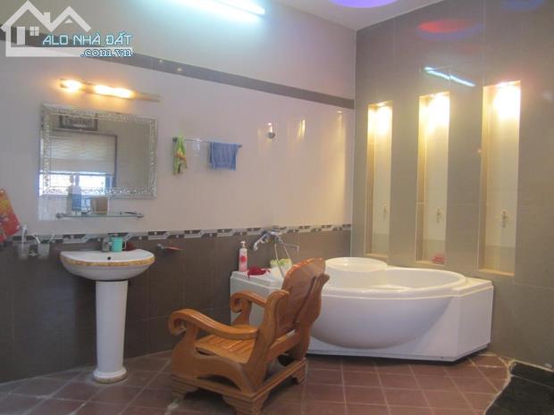 Bán nhà ở ngõ đườngTrường Chinh ,Đóng Đa, nhà khung bê tông 5 tầng một tum - 3