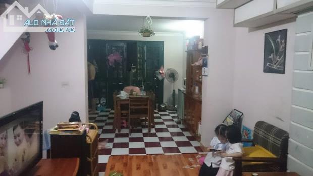 Mặt phố 6 tầng lô góc nở hậu giá chỉ 19 tỷ