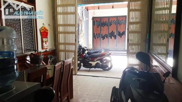 Khu chia lô Hào Nam Nhà rộng 44m2, đc xây 5 tầng, mặt tiền rộng giá chỉ 7,8 tỷ. - 2