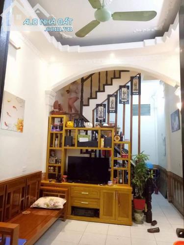 Bán nhà ở Phố Đội Cấn, Ba Đình,  30m2, đc xây6 tầng, giá chỉ 9,5 tỷ. MT 3,1m
