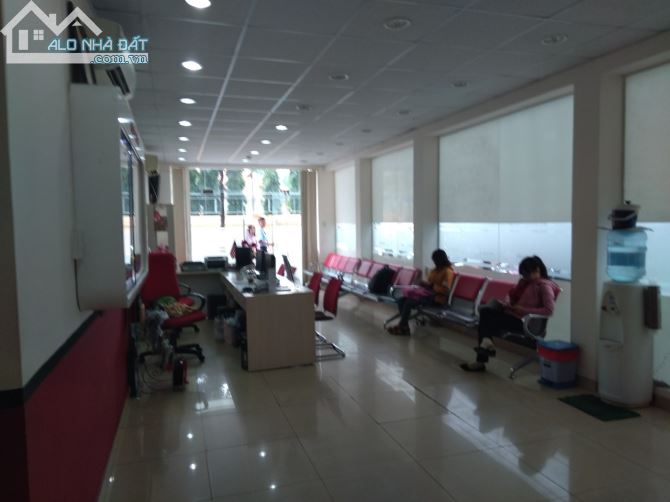 Cho thuê nhà 325m2, 1.5 lầu tại Ngô Thời Nhiệm, Q3 - 2