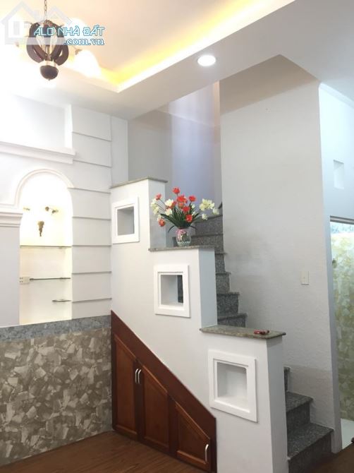 Nhà hẻm 8m Cộng Hòa,Ngay Etown ,Tân Bình,4mx 12m=48m,3 tầng giá 5.8 tỷ Liên hệ:0981552449 - 2