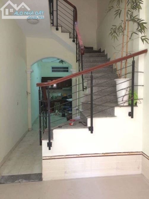 Bán nhà 40m2 ngõ 147 Tân Mai, 6 Phòng Ngủ, An Sinh Tốt, Cho Thuê Sinh Lời Cao, Giá 3,6 tỷ - 1