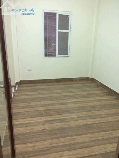 Bán nhà 40m2 ngõ 147 Tân Mai, 6 Phòng Ngủ, An Sinh Tốt, Cho Thuê Sinh Lời Cao, Giá 3,6 tỷ - 4