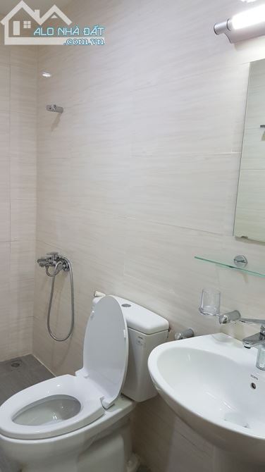 Bán nhà 40m2 ngõ 147 Tân Mai, 6 Phòng Ngủ, An Sinh Tốt, Cho Thuê Sinh Lời Cao, Giá 3,6 tỷ - 5