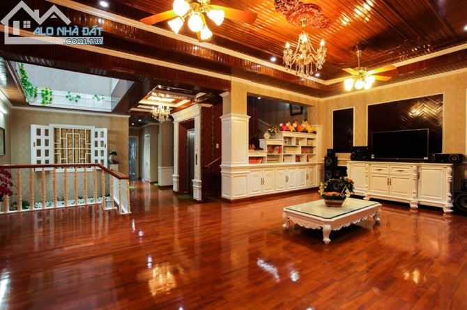 Bán biệt thự 4 lầu đường Thoại Ngọc Hầu Q.Tân Phú 7x50m nở hậu 9.5m giá 52 tỷ thương lượng