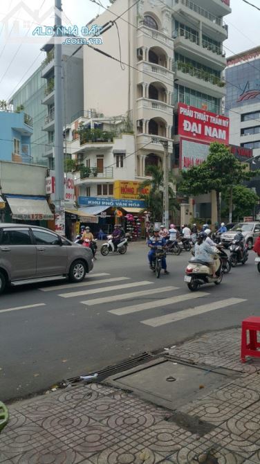 Cho thuê nhà 52m, 2 lầu tại Nguyễn Thị Minh Khai, quận 1 - 1