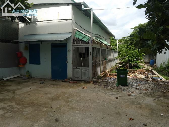 cần bán đất và NHÀ TRỌ gần chợ chiều, 4.5 x18m, sổ riêng, giá 890 triệu