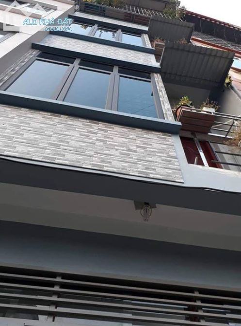 Bán nhà ngõ 42 Thịnh Liệt gấp, DT 30m * 4 tầng. Giá 2,6 tỷ