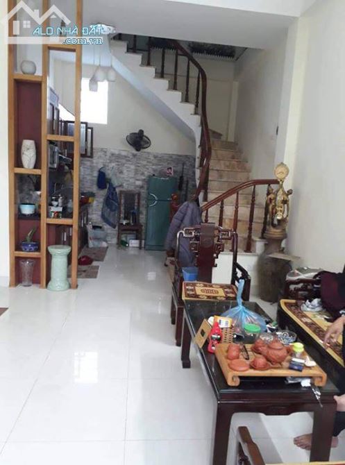 Bán nhà ngõ 42 Thịnh Liệt gấp, DT 30m * 4 tầng. Giá 2,6 tỷ - 2
