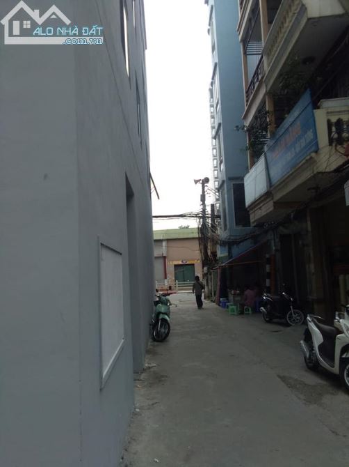 Vị trí vàng, kinh doanh đỉnh. Bán nhà MP Cát Linh DT 233m x 6 tầng MT 15m Giá 55 tỷ - 2