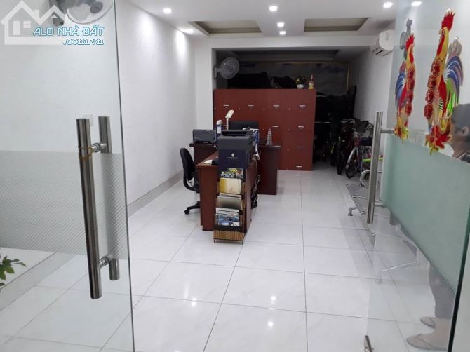 Mặt tiền Đoàn Văn Bơ Quận 4, Kinh doanh cực đỉnh, Chính chủ 1 đời