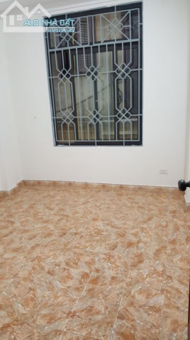 Nhà đẹp 5 tầng phố Nguyễn Phúc Dt 36m2 Mt 4m, giá 4,6 tỷ, Ngõ thông sang phố Láng Hạ