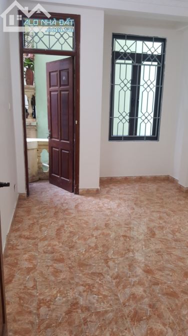 Nhà đẹp 5 tầng phố Nguyễn Phúc Dt 36m2 Mt 4m, giá 4,6 tỷ, Ngõ thông sang phố Láng Hạ - 2