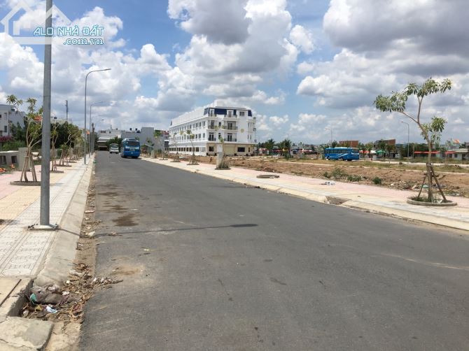 Bán gấp 2 lô đất Thắng Lợi Riverside Market chỉ 1ty990/5x22m2 TT Cần Đước đã có sổ hồng - 1