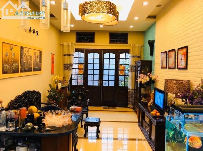 Chủ cần bán gấp nhà Nguyễn Văn Cừ, DT 70m2 * 4 tầng. Giá 4,95 tỷ - 2