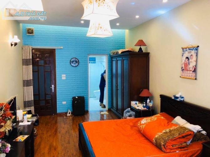 Chủ cần bán gấp nhà Nguyễn Văn Cừ, DT 70m2 * 4 tầng. Giá 4,95 tỷ - 4