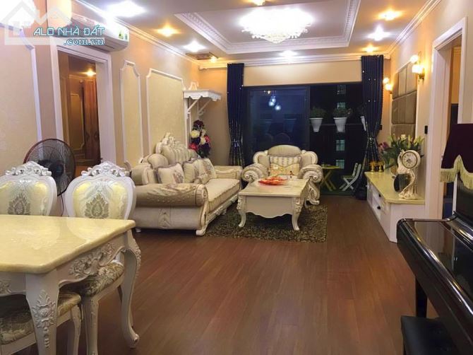 Thuê ở ngay Royal City 3PN full đồ cao cấp view bể bơi xanh mát chỉ 24tr/tháng LH Mr Thanh - 2