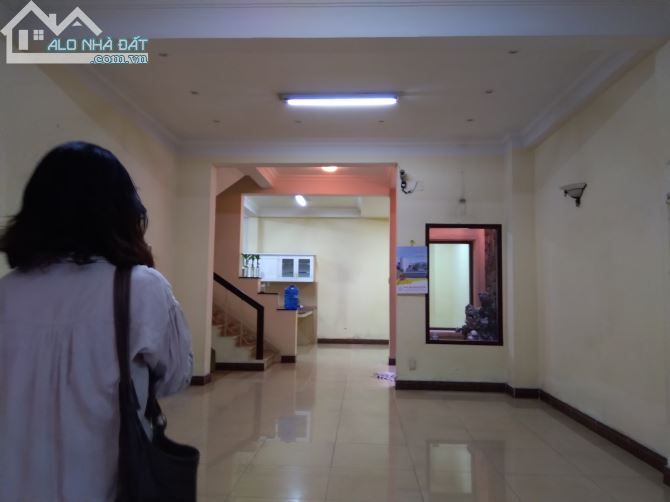 Cho thuê nhà 65m, 2 lầu tại hxh đường Đặng Dung,q1 - 1