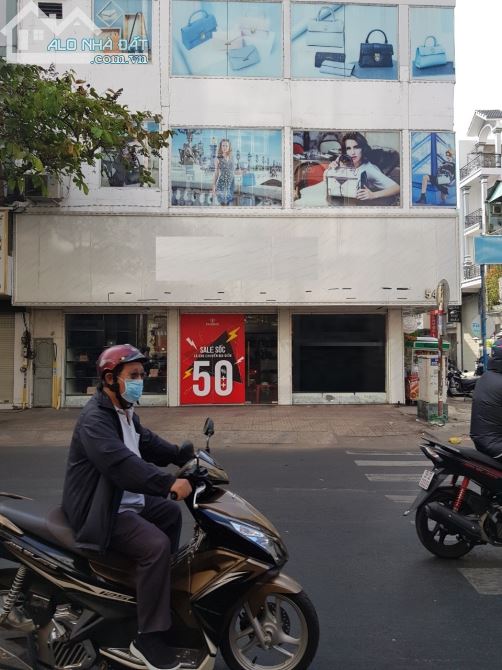 Cho thuê nhà lô góc 35m, 2 lầu tại Nguyễn Đình Chiểu đoạn 2 chiều, q3