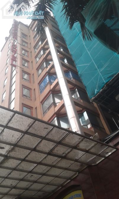 Bán khách sạn 3 sao phố Bùi Thị Xuân 240m, 10 tầng, MT 8m