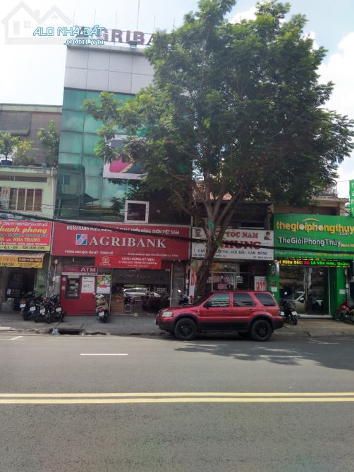 Cho thuê nhà 136 Nguyễn Cư Trinh,91m, 2 lầu,q1