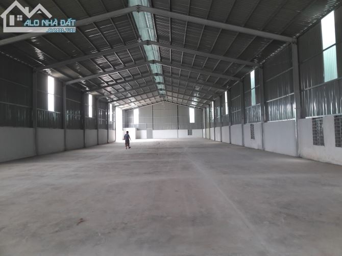 Cho thuê kho xưởng diện tích 1200m2 giá 60tr/tháng đường Lê Thị Riêng P.Thới An, Quận 12