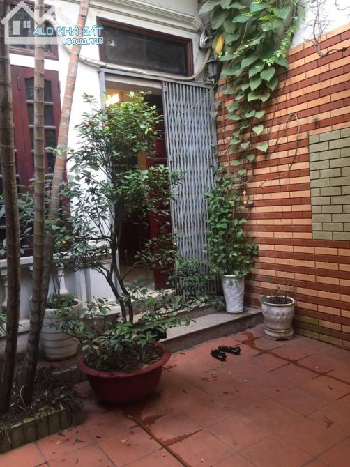 Bán nhà phố Giáp Bát, DT 77m2 * 3 tầng. Giá 5,3 tỷ - 2