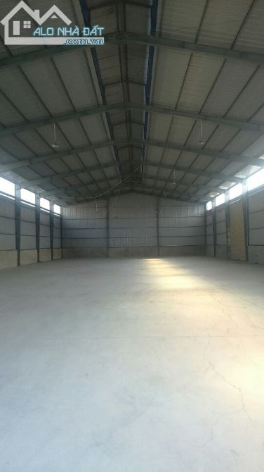 Cho thuê kho xưởng diện tích 700m2 giá 35tr/tháng đường Lê Văn Khương Quận 12