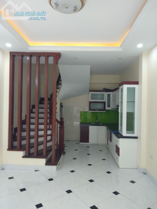 Bán nhà ngõ  phố Giáp Bát, DT 53m2 * 5 tầng. Giá 3,7 tỷ - 2