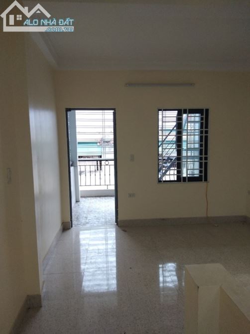 Bán nhà ngõ  phố Giáp Bát, DT 53m2 * 5 tầng. Giá 3,7 tỷ - 3
