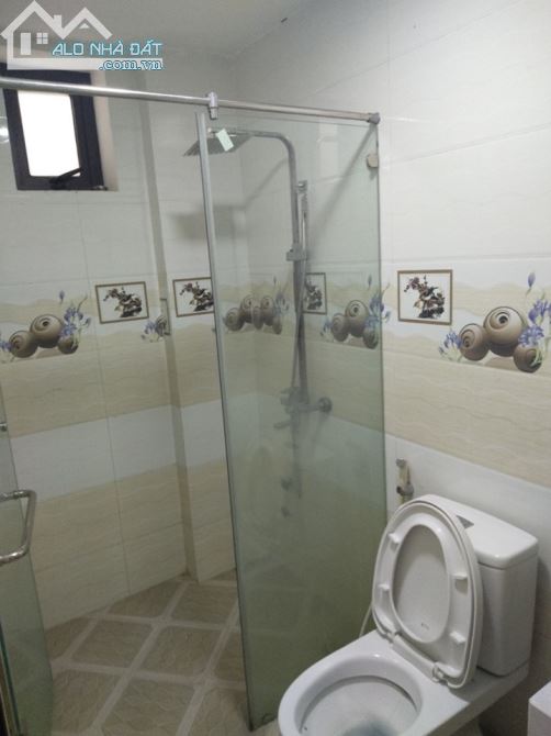 Bán nhà ngõ  phố Giáp Bát, DT 53m2 * 5 tầng. Giá 3,7 tỷ - 5