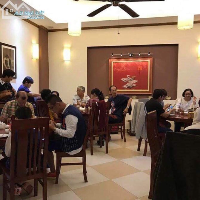 Bán khách sạn mặt phố Quảng An, 128m2, 6 tầng. 36 tỷ - 2