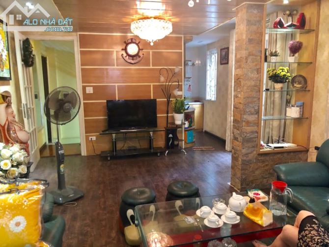 Bán nhà mặt hồ Trúc Bạch 40m2, 5 tầng, 6m mặt tiền. 14 tỷ - 1
