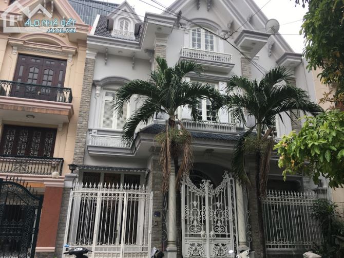 Cần bán gấp biệt thự mặt tiền Nguyễn Trọng Tuyển 8.2x24m trệt 2 lầu chỉ 45 tỷ