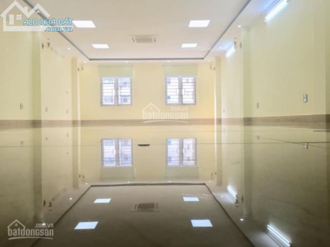 Vị trí Vàng - Bán nhà mặt phố Trần Hưng Đạo DT 385m x 2 tầng MT 9m Giá 300 tỷ - 3
